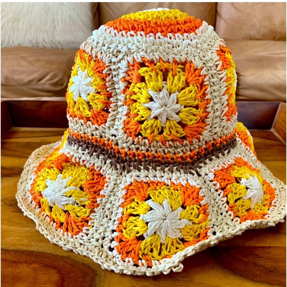 STEVE MADDEN Daisy Crochet Bucket Hat - Picture 1 of 5